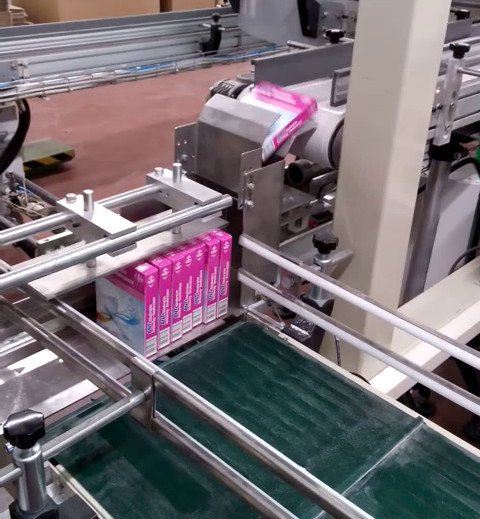 Automatic tray packer, cases stack creation