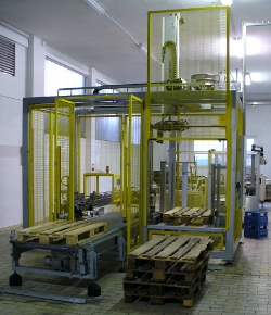 Cartesian standard palletizer for the end of line automation of a milk bottling industry.