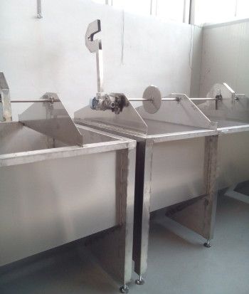 Tanks with plastic granules and bag cutting device.
