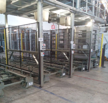 Linee di trasporto contenitori pallettizzati con accumulo