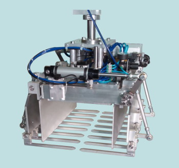 Robot gripper for palletizing bags; double side comb.